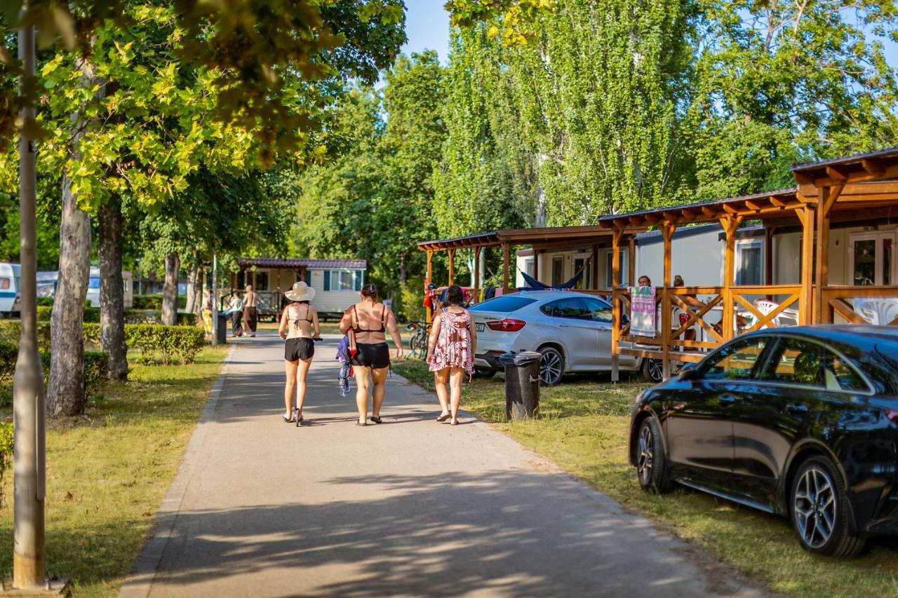 Balatontourist Fuered Camping & Bungalows Балатонфюред Экстерьер фото