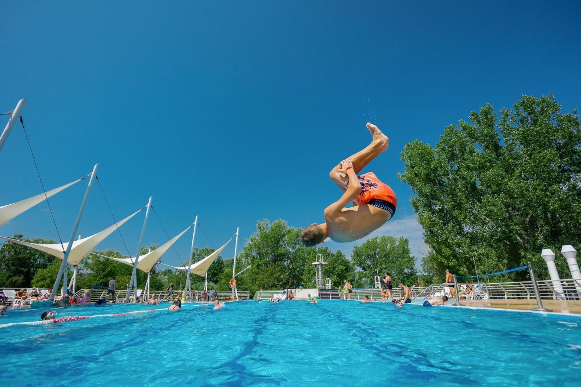 Balatontourist Fuered Camping & Bungalows Балатонфюред Экстерьер фото